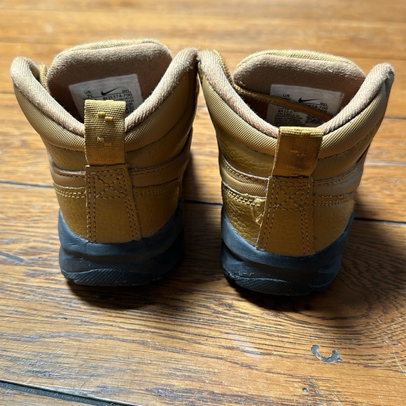 Nike manoa boots size 7c - Picture 4 of 8